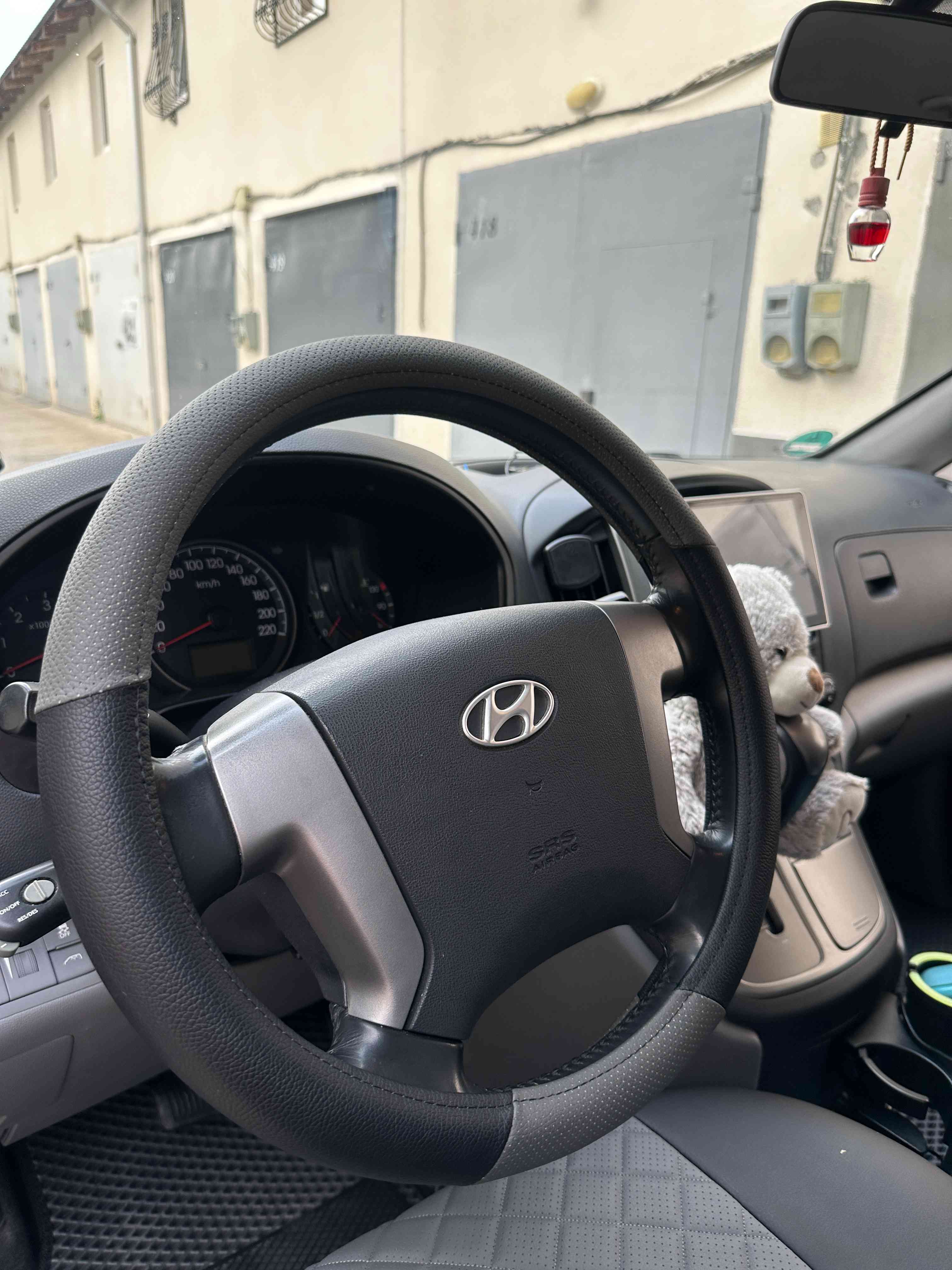 Huse auto Hyundai H1